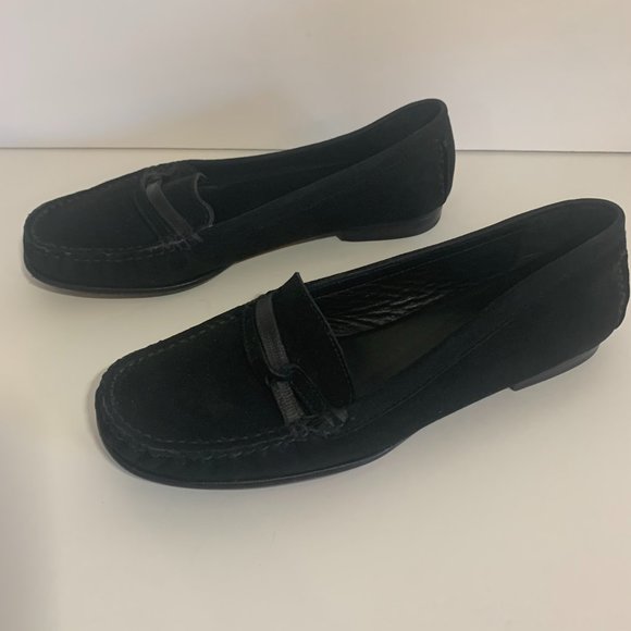 L. L. Bean Black Suede Loafers in a Women's Size 6.5 - Picture 2 of 8